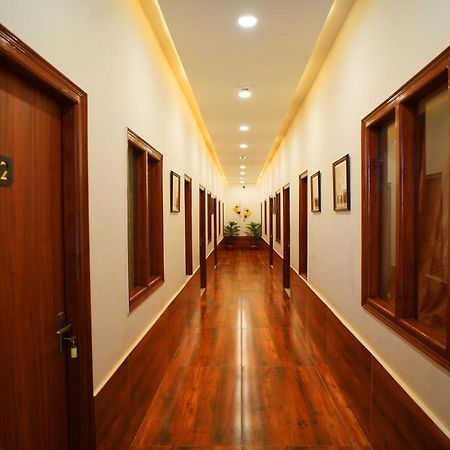 Apoorva Guest House Ayodhya Exterior foto